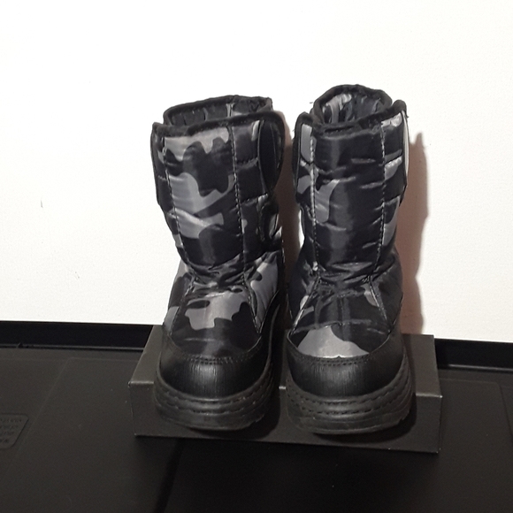 Cat and Jack Kids Camo Boots - Picture 2 of 2